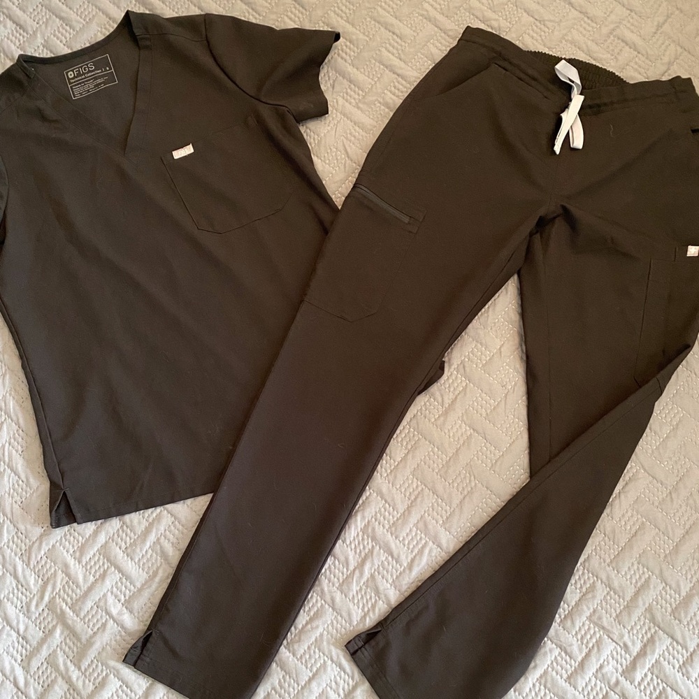 FIGS Black XS Yola Skinny Scrub pants & Small black Catarina top (set)